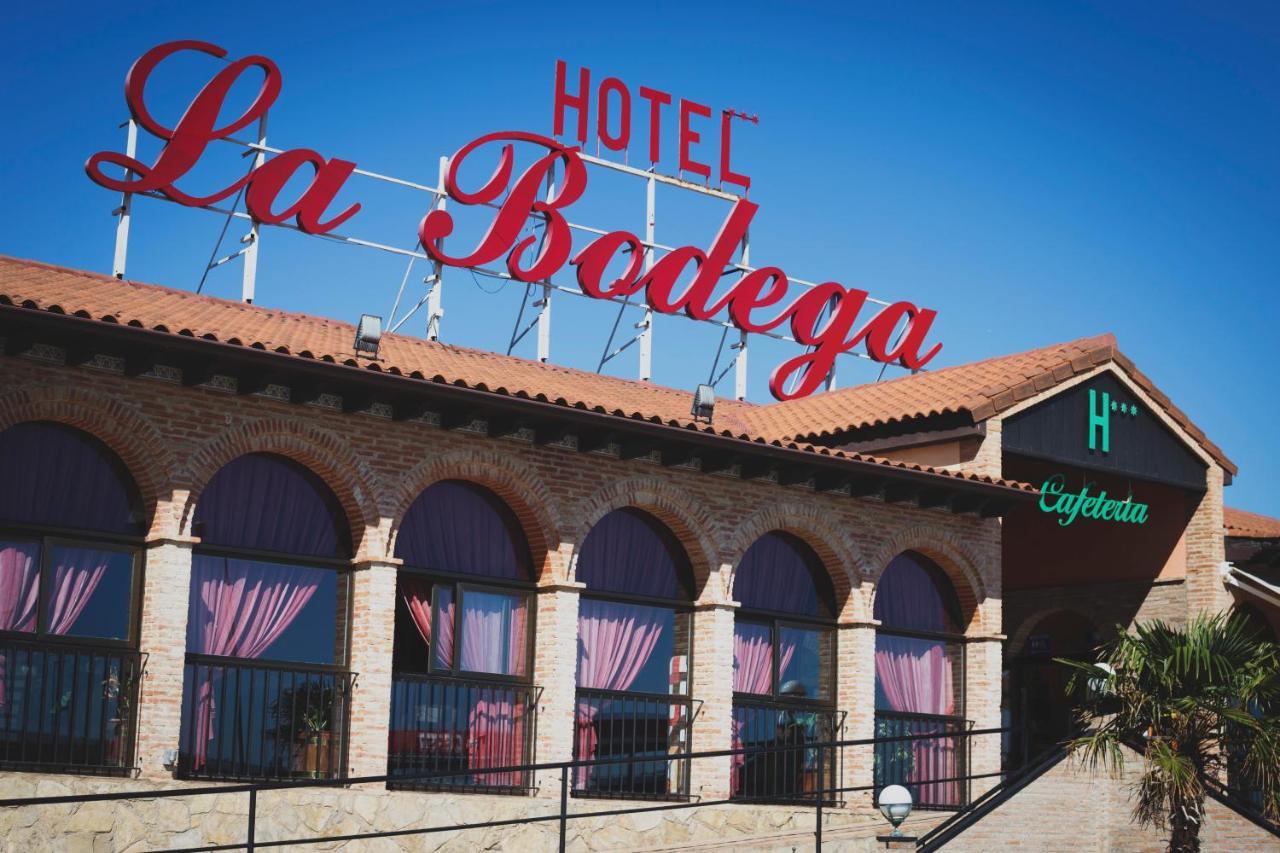 Hotel La Bodega ลา อัลมูเนีย เด โดญา โกดินา ภายนอก รูปภาพ