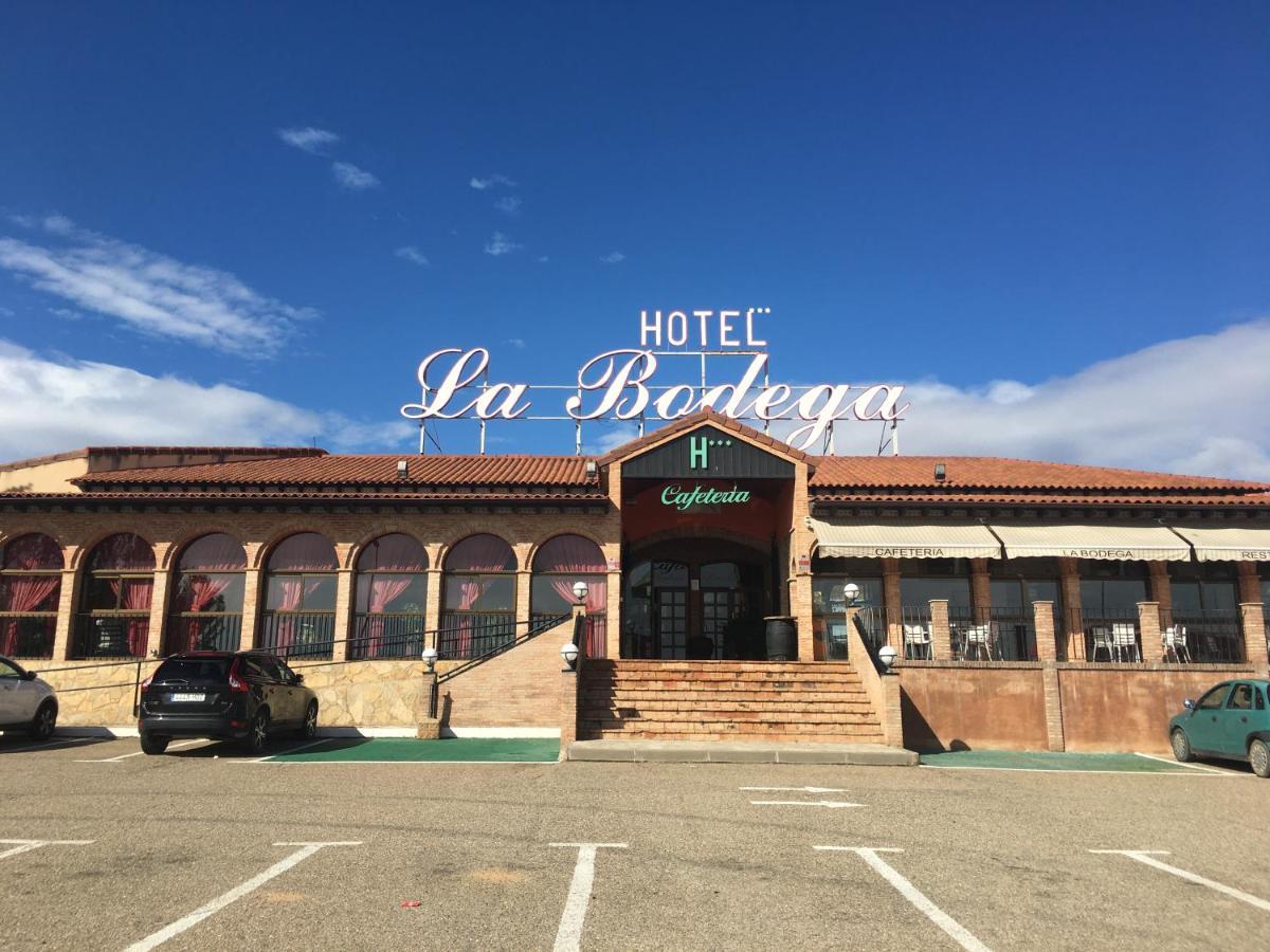 Hotel La Bodega ลา อัลมูเนีย เด โดญา โกดินา ภายนอก รูปภาพ